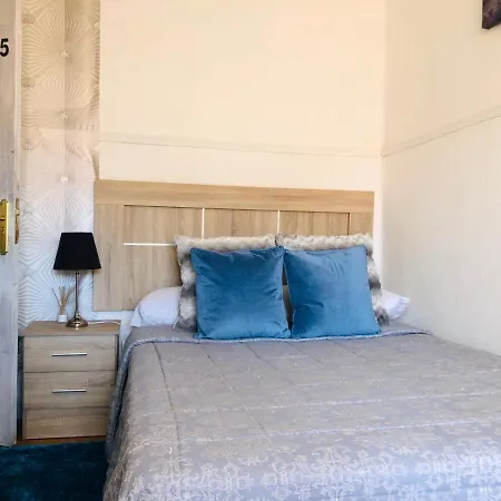 Plaza Mayor Guest house *